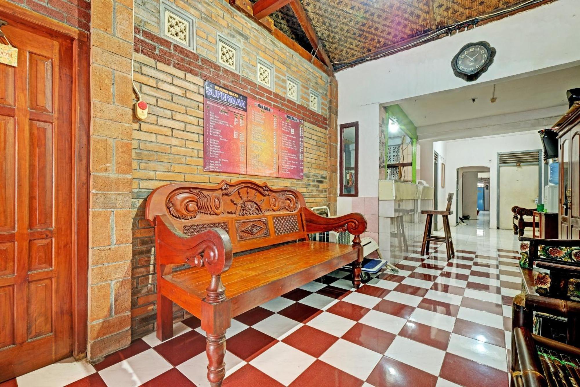 Spot On 91915 Homestay Superman Yogyakarta Esterno foto