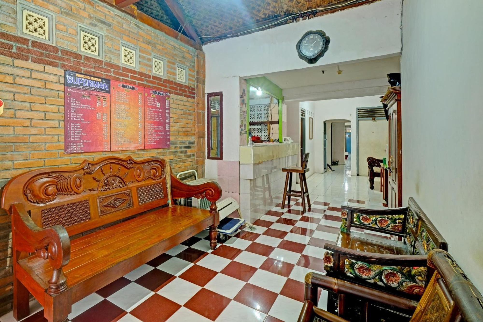 Spot On 91915 Homestay Superman Yogyakarta Esterno foto
