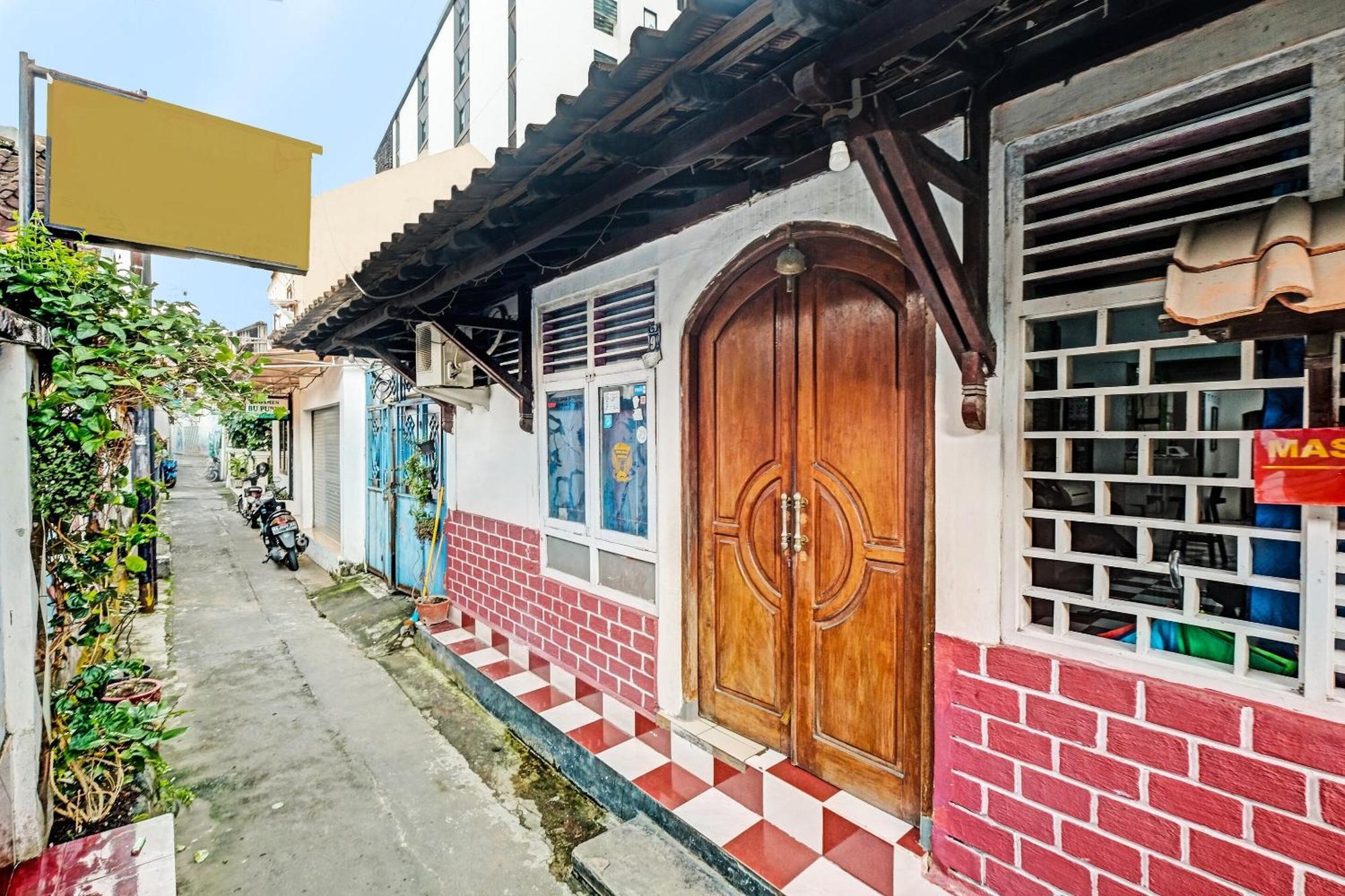 Spot On 91915 Homestay Superman Yogyakarta Esterno foto