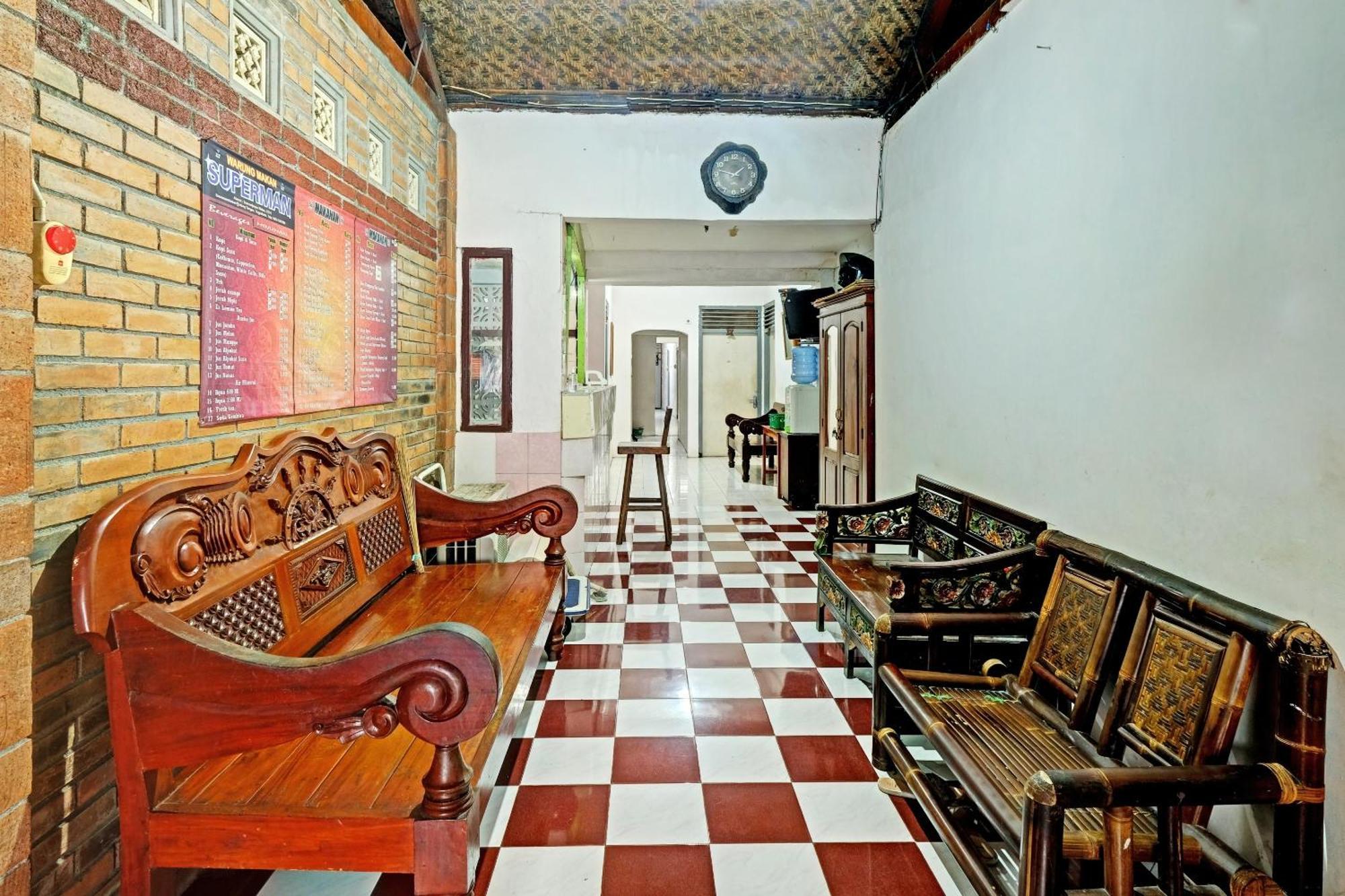 Spot On 91915 Homestay Superman Yogyakarta Esterno foto