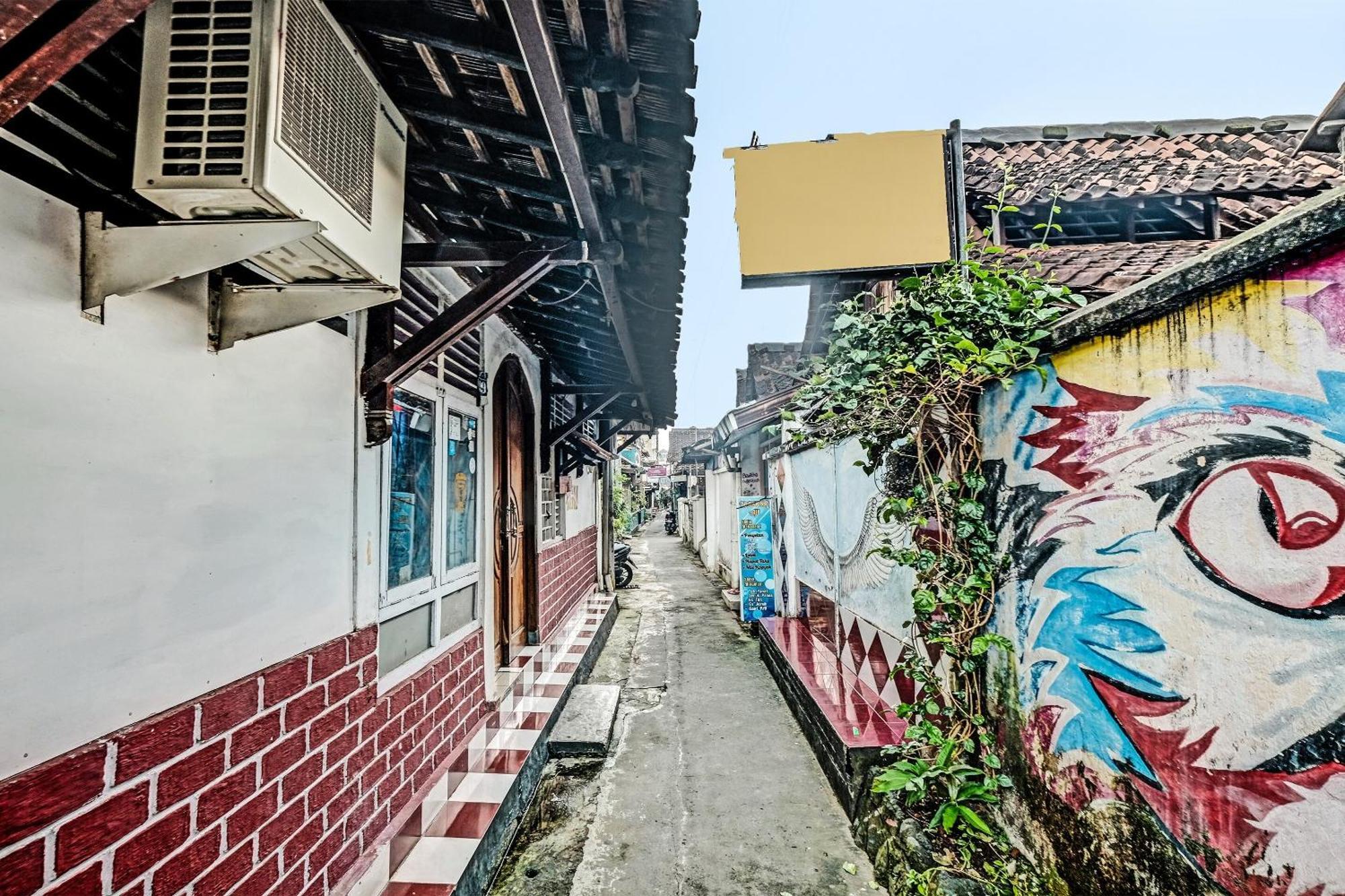 Spot On 91915 Homestay Superman Yogyakarta Esterno foto